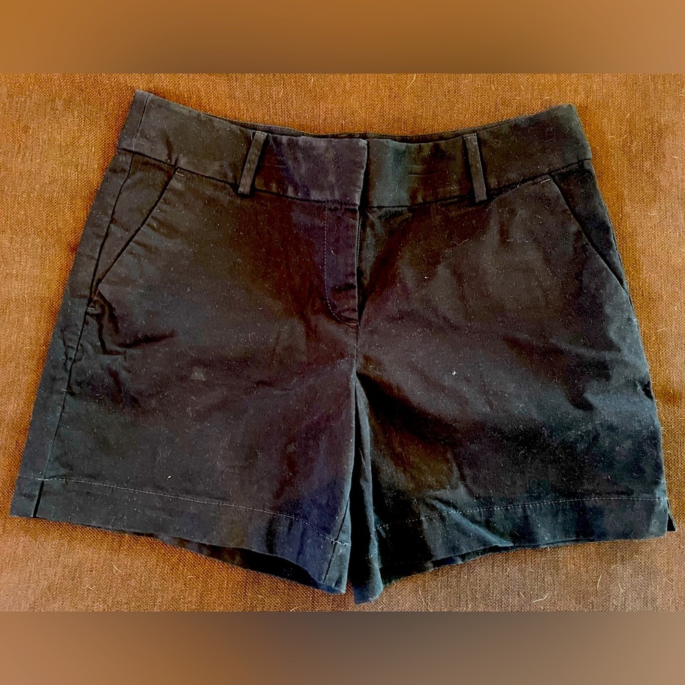 Barely worn, like new Loft “The Riviera Short” - ladies Size 8